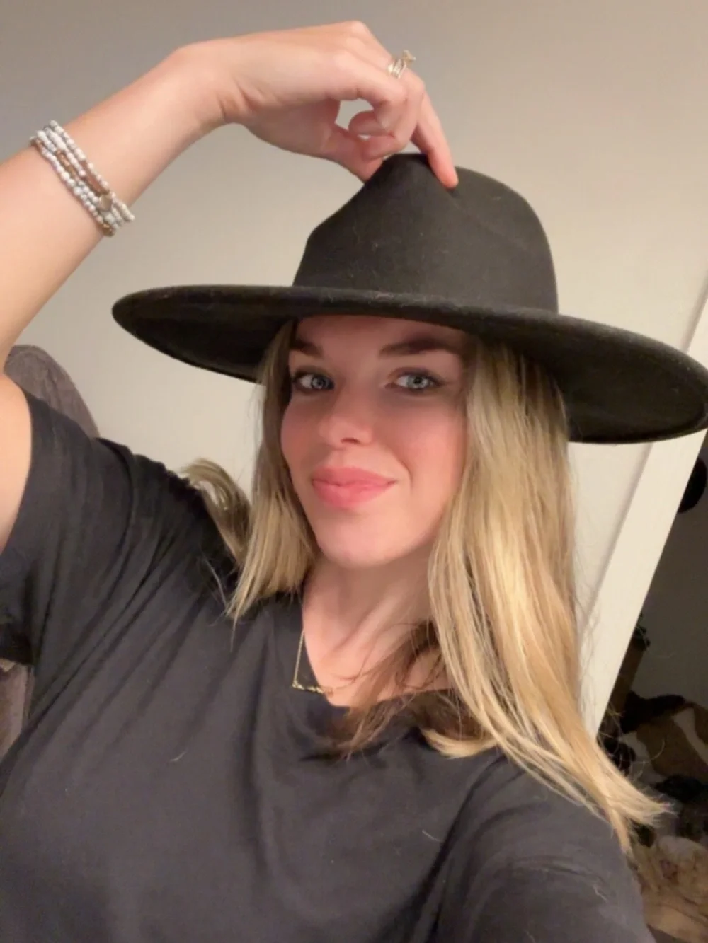 Women’s Wide-Brim Black Felt Fedora Hat